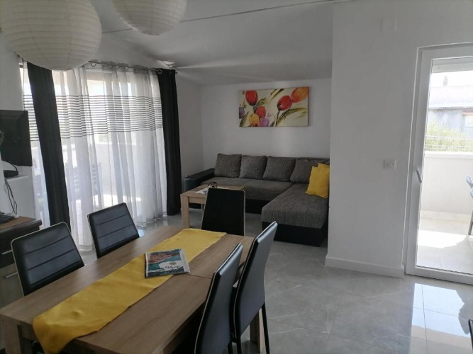 3 Bedrooms Apartment