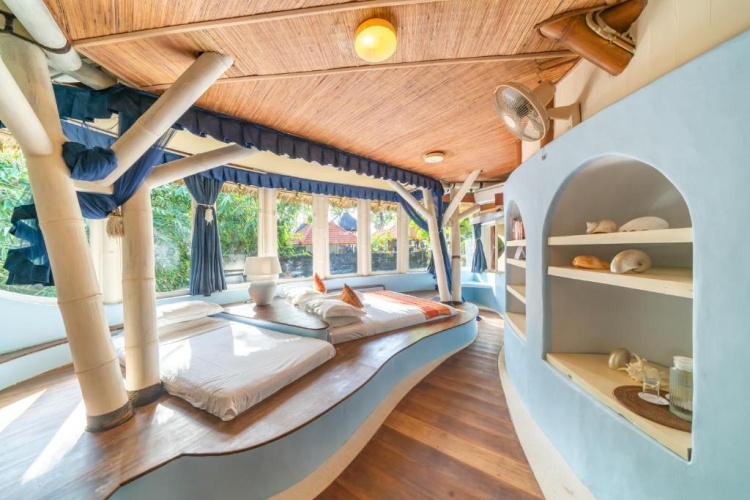 4 Bedrooms Villa beachfront