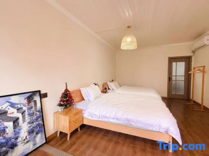 Standard room with courtyard view