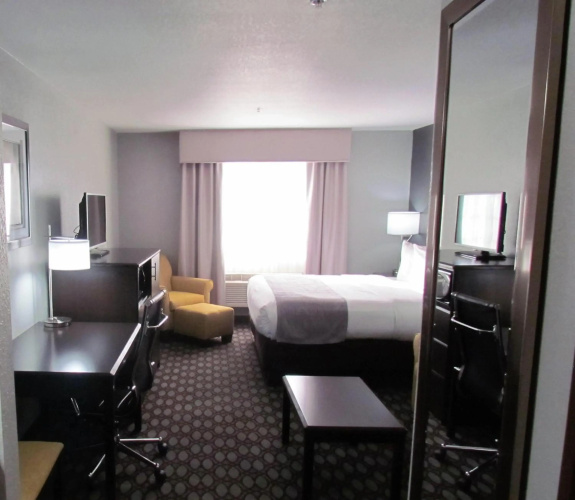 Oak Hill Inn & Suites