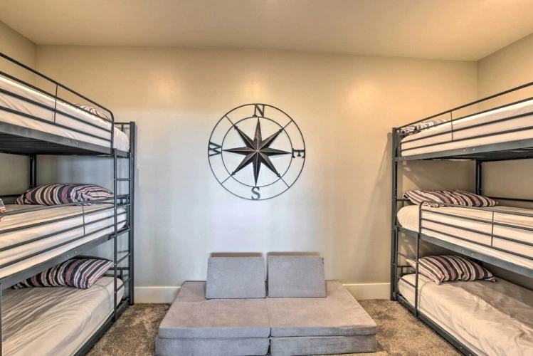 6 Bedrooms Bed in Dorm