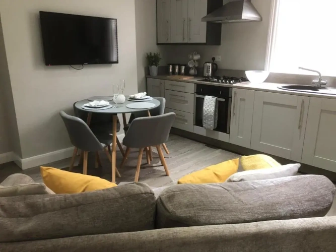 2 Bedrooms Apartment