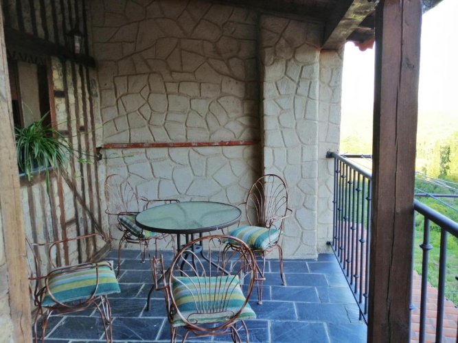 4 Bedrooms Cottage