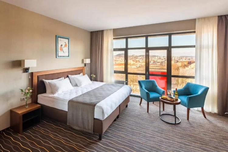 Deluxe Double room with city view