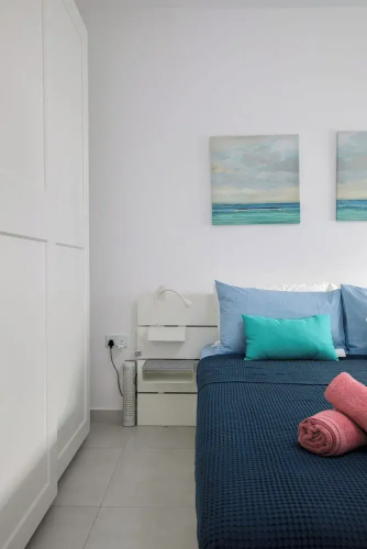 Cosy & Modern 1 BR APT - 2 mins from sea