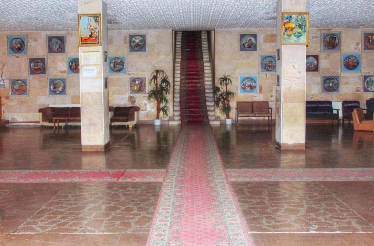 Nairi Rest House