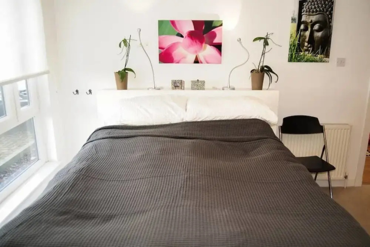 Canal View Apartment