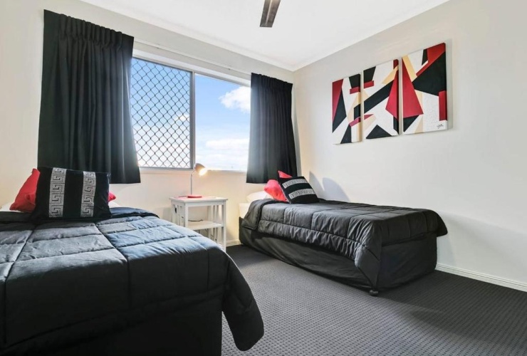 3 Bedrooms Apartment