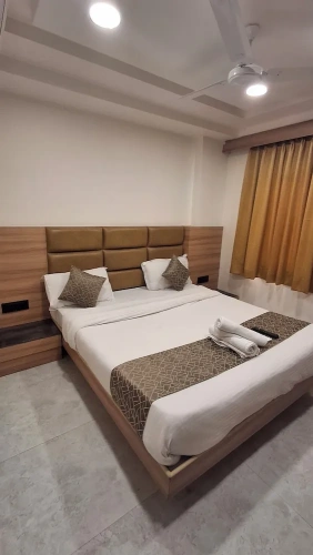 Deluxe Double room with city view