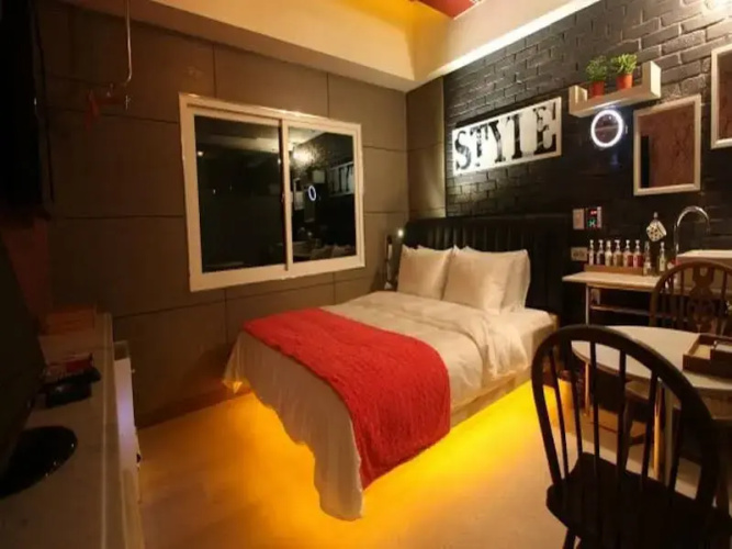 February Boutique Hotel