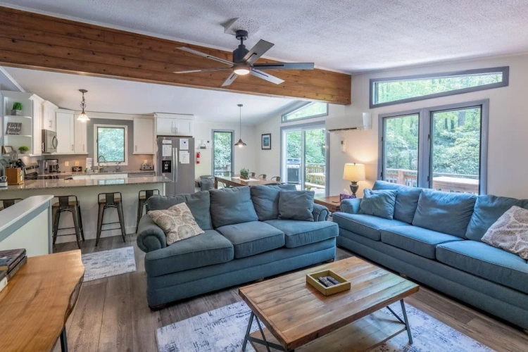5 Bedrooms Cottage