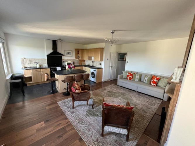 2 Bedrooms Apartment