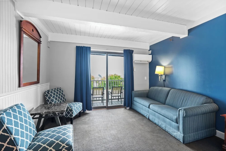 Harborline Hotel