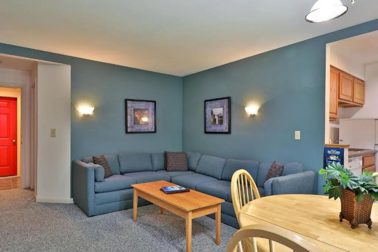 Cedarbrook Queen Suite 108