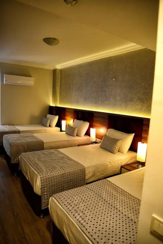 Standard Quadruple room with city view