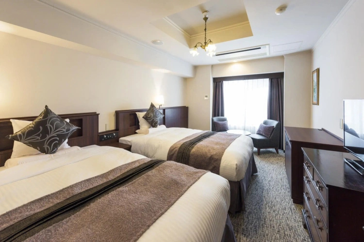 Standard Twin room with canal view