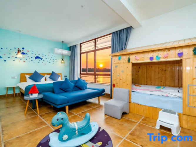 Standard Family room with lake view
