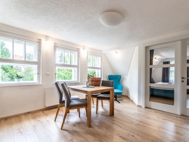 Sextuple Apartment