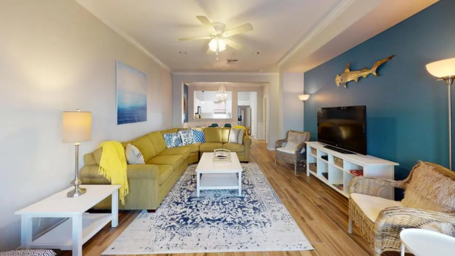 MC18 Upscale Condo, Shared Pool, Close to Beach