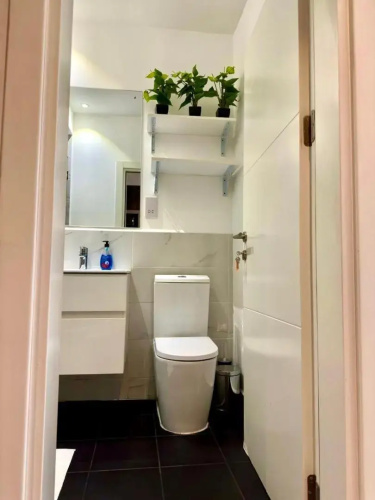 A007 Embassy Gardens Studio Apartm
