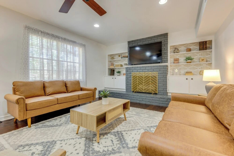 Family-friendly Home: 6 Mi to Downtown Mobile!