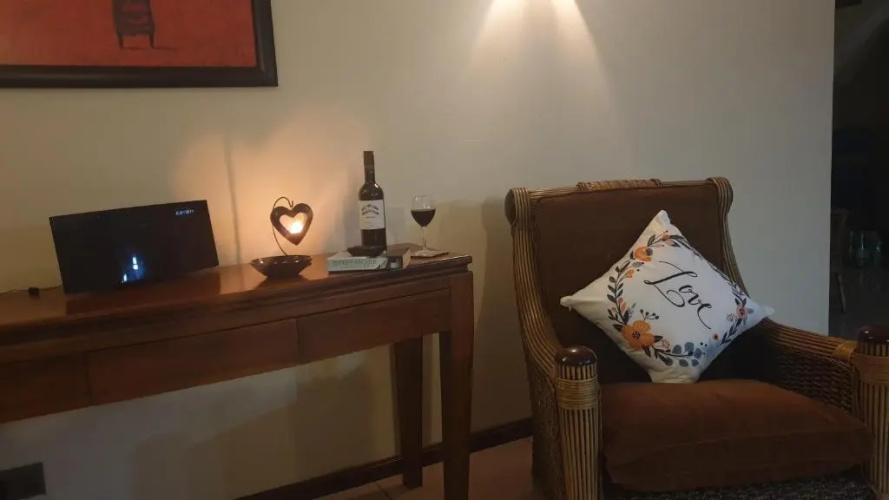 Villa - Sleeps 7 - Pool - Parking