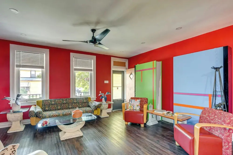 Walkable Neighborhood: Updated Morton Home!