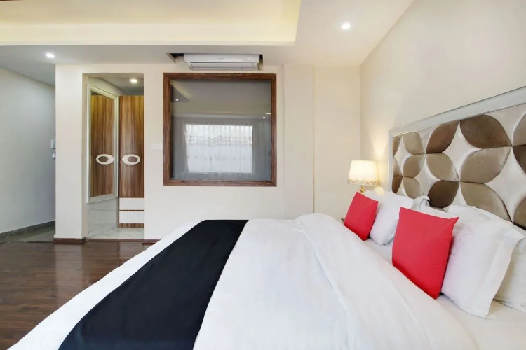 Townhouse OAK The Saffron Hotel