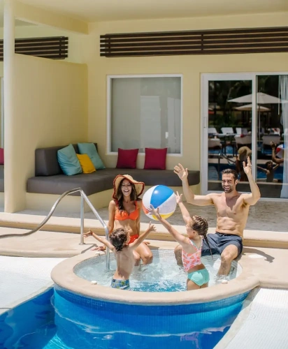 Swim-Up Junior Suite
