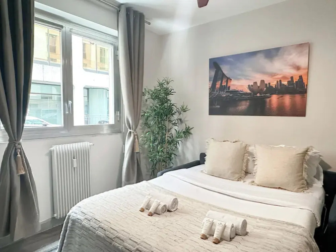 1601 Dumont