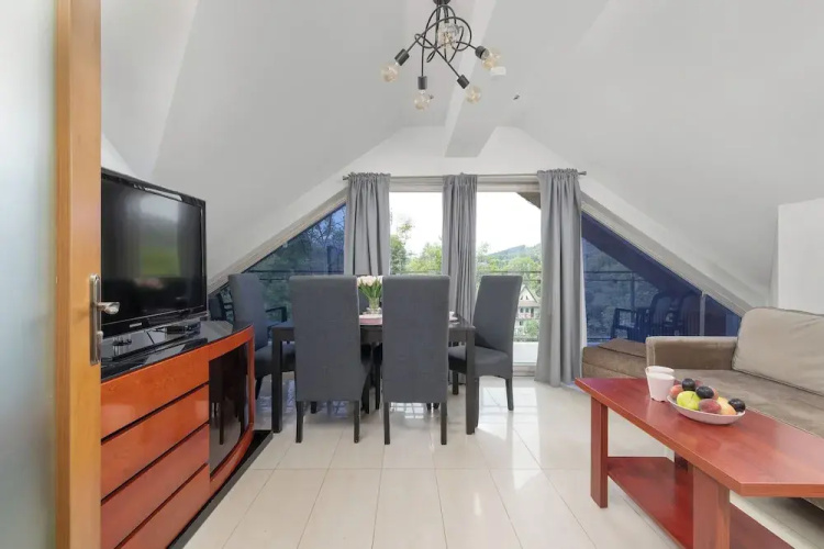 Apartment With Mountain View by Renters