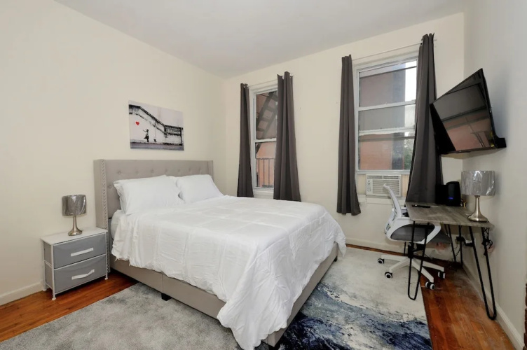 Cozy Studio Steps to Central Park Upper E Side