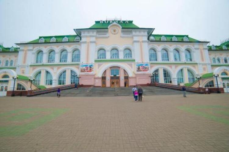 железнодорожный вокзал в городе хабаровске. жд вокзал хабаровск реконструкция. гостиница в железнодорожном. привокзальная площадь г хабаровска. железнодорожный вокзал хабаровск.
