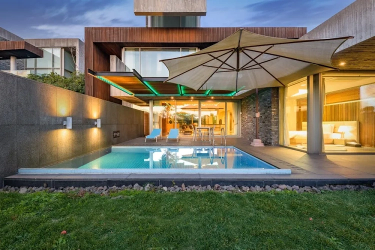 1 Bedroom Villa with balcony and with pool view