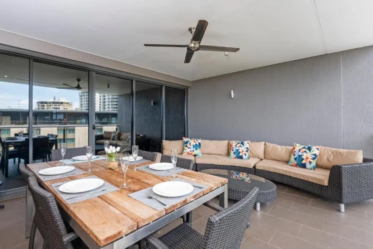 3 Bedrooms Apartment beachfront