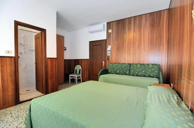 Economy Sextuple room