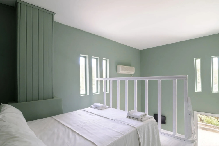 Kymothoi Rooms & Pool Bar