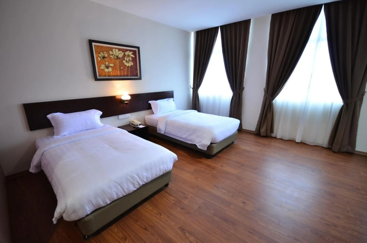 906 Riverside Hotel