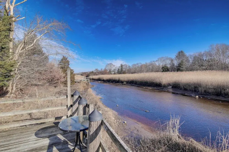Riverfront Kingston Cottage w/ Deck, 2 Mi to Beach