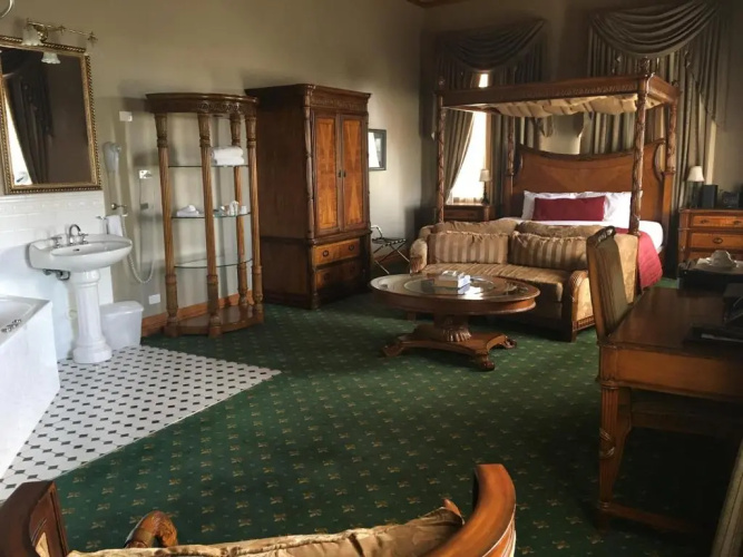 Denison Boutique Hotel