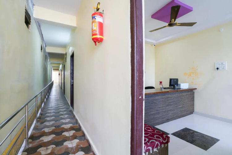 OYO 45058 V-Hotel