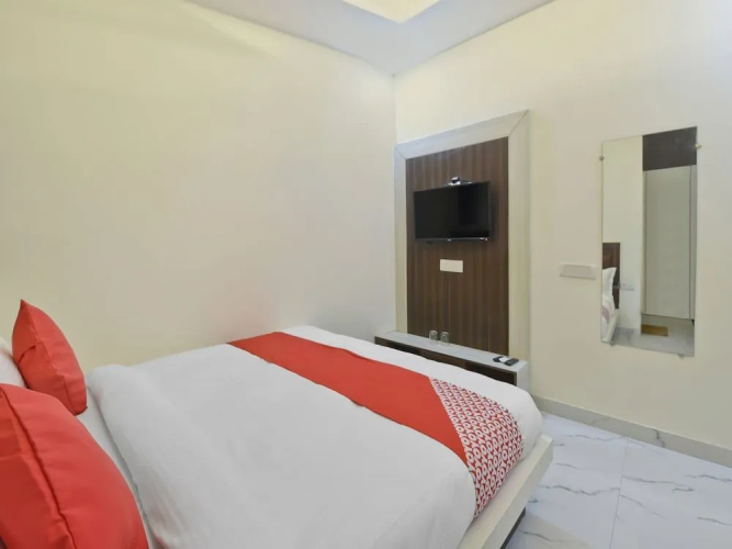 OYO 19134 The Signature Hotel