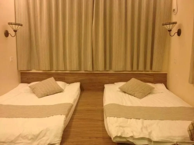 Chuxia Holiday Inn