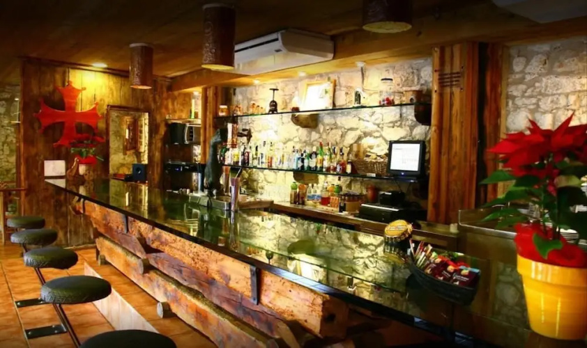 El Jou Hotel Restaurante