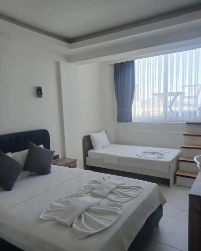 Standard Triple room with partial sea view