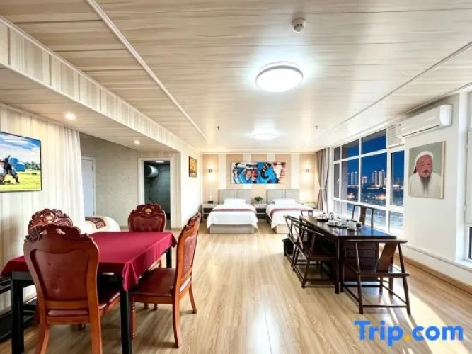 Quintuple Family Suite