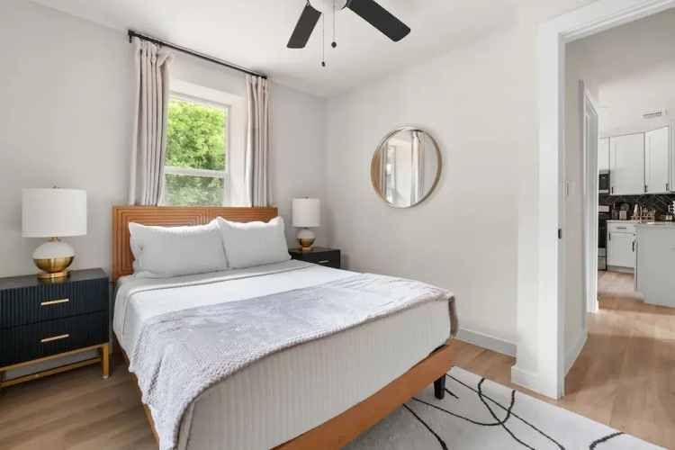 Cozy Modern Getaway Near Downtown