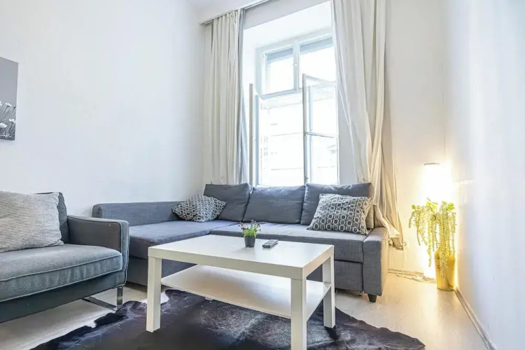 Budget 1BR Near Belvedere Palace
