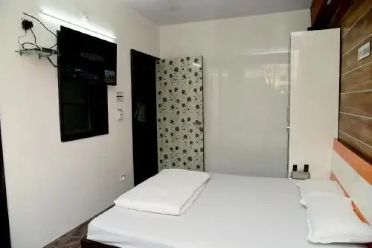 Gangeshwar Guest House