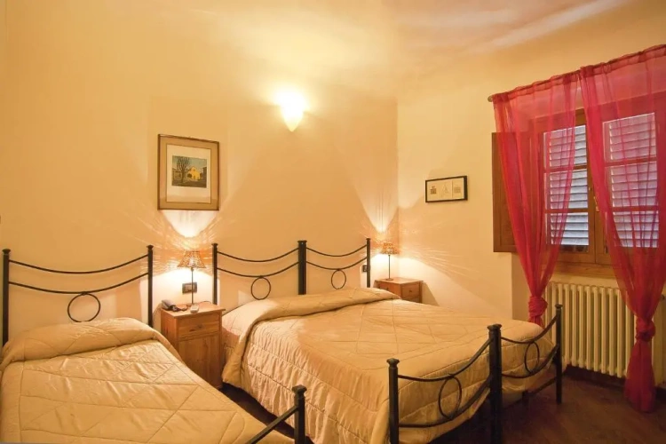 Standard Triple room